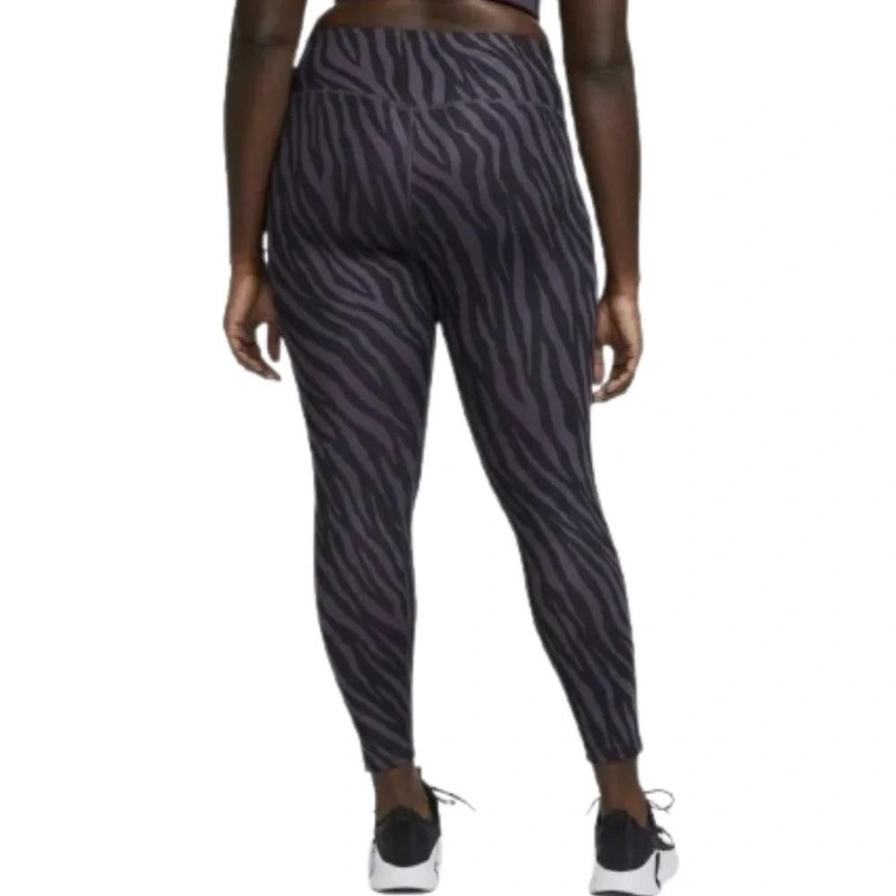 Nike NWT Plus Size Training One Sculpt Tight 7/8 leggings in zebra print size 1X